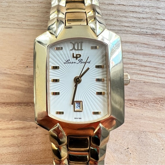 Lucien Piccard gold tone dress watch NEW BATTERY - Picture 1 of 9